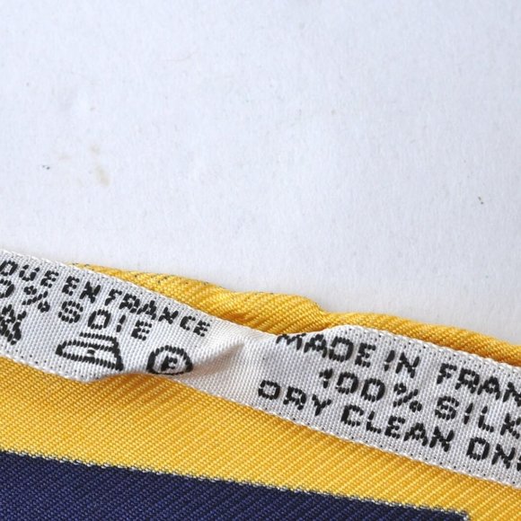 Authentic HERMES Carre 90 Scarf "LES ARMES DE PARIS" Silk Yellow - Picture 11 of 12